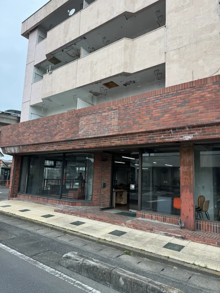 2025年株式会社FFJの看板設置の様子1枚目